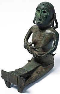 Bronze showing woman weaving at backstrap loom